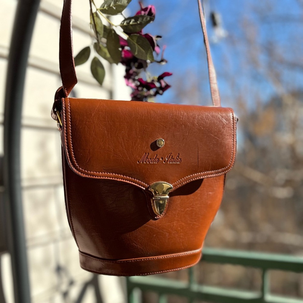 Vintage Brown Leather Crossbody | Moda Italia | Classic Saddle Style